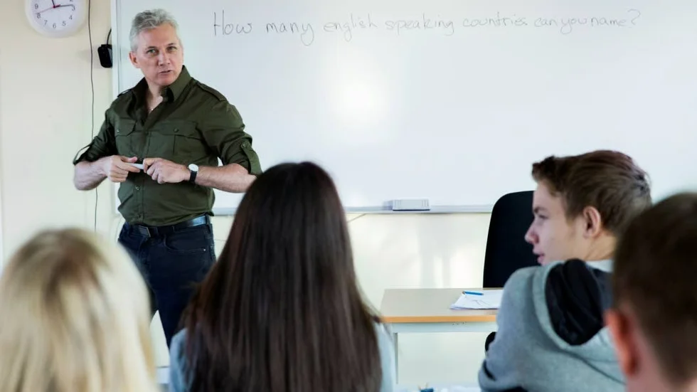 Lärarbrist. Om fler ska vilja bli lärare behövs en bättre löneutveckling.
