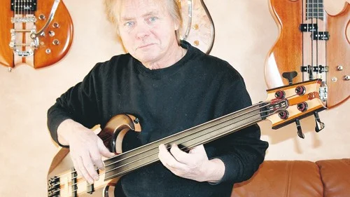 Tommy Petterson har jobbat som finsnickare och musiker i hela sitt liv. För tre år sedan började han bygga el- och basgitarrer.