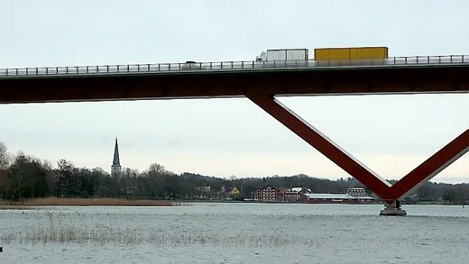Från och med den förste februari så kommer man få betala för att få åka över bron över Vättern. Foto: Gunnar Andersson
