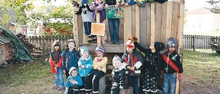 Förskolans barn byggde jättefin koja
