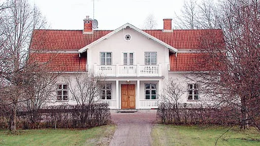 Kyrkonämnden föreslår att Horns prästgård säljs, men ett privat initiativ föreslår att en arbetsgrupp tillsätts och utreder alternativ till försäljning.