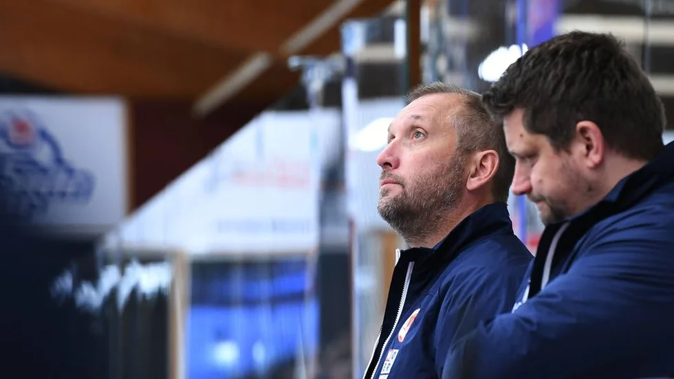Tränarduon Mikael Johansson och Mattias Karlin hade ingen rolig lördag.