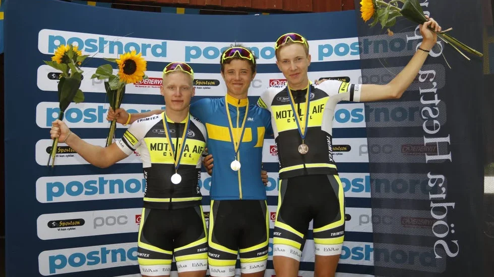 Motala AIF:s Linus Frisk, Jacob Eriksson och Erik Bergström Frisk tog en trippel vid årets JSM på cykel i Burseryd.