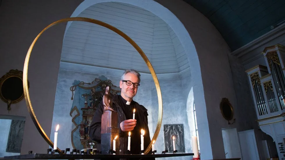 I augusti slutar Mikael Billemar som kyrkoherde i Motala församling.