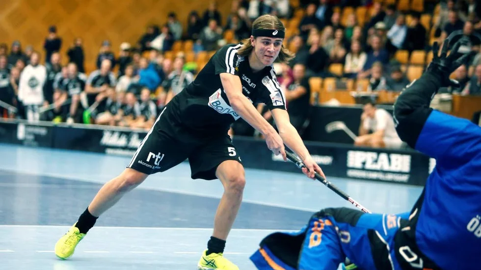 Besegrade. Oskar Hovlund och det svenska laget hade en tuff kväll mot Finland.