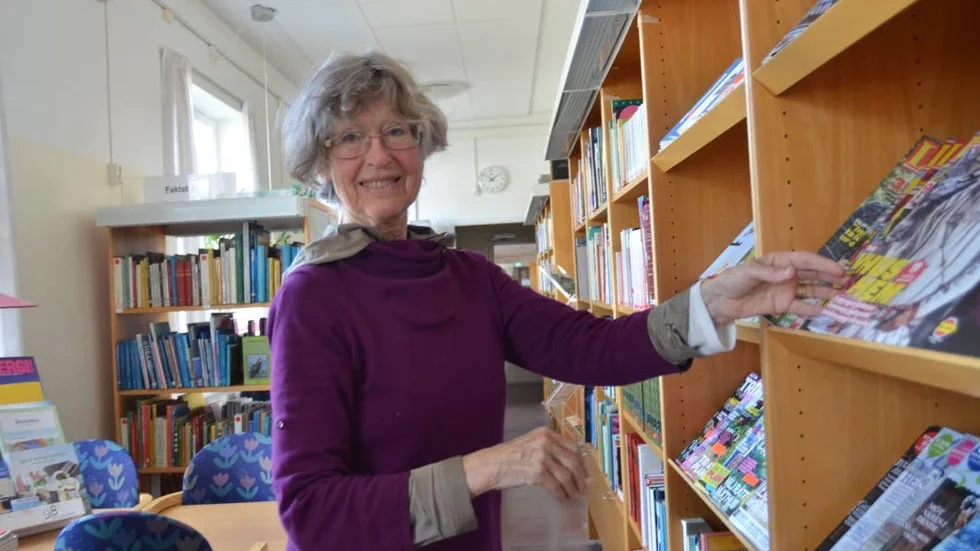 Barbro Lokrantz representerar föreningen Bibliotekets Vänner i Loftahammar, som än så länge driver biblioteket.