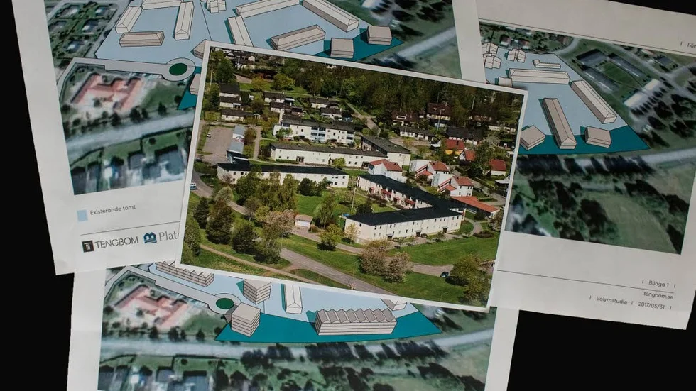 UTKAST. Det finns nu tre grovt skissade förslag på hur Platens förtätning vid Hjurtstigen skulle kunna se ut. I samtliga föreslås byggande på kommunens grönområde och att området får en ny infart.