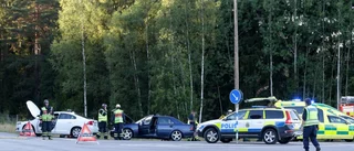 Flera personer i bilolycka