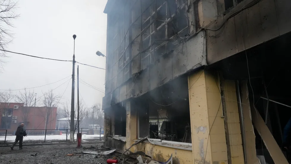 "Flera svenska tidningar finns på plats i städer som Kyiv, Charkiv, Lviv, i polska gränsstäder och i Ryssland. De gör nu sitt allra bästa för att förmedla nyheter på ett korrekt och sanningsenligt sätt. Det är ett utmanande, svårt och många gånger farligt arbete och vi hyser den största respekt för våra modiga kollegor på fältet" skriver medieledarna bakom uppropet.