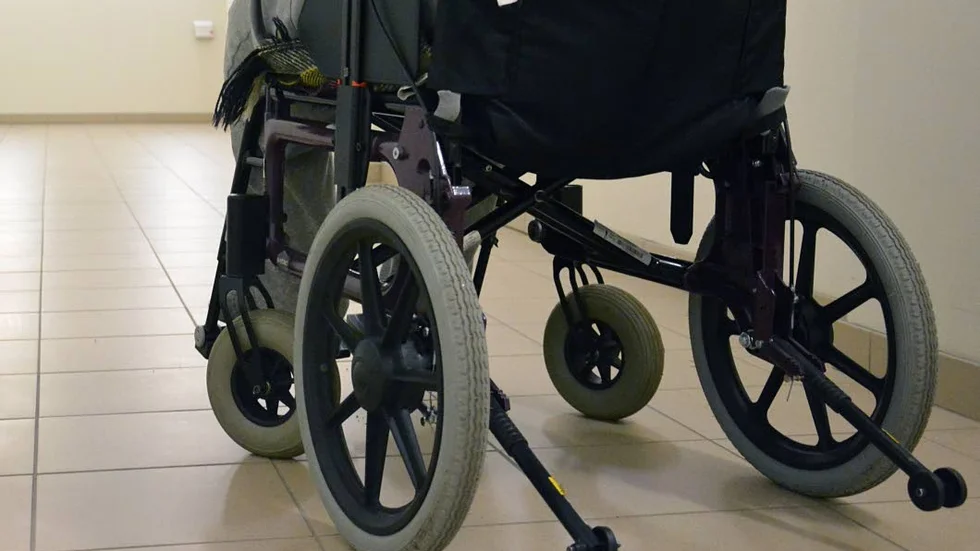 Rullstolen lånades ut till en patient. Genrebild.