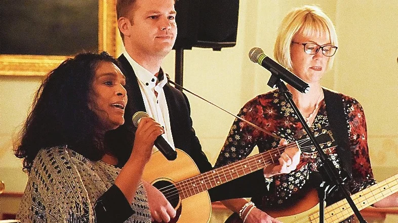 Charlotta och Towe Widerberg samt Gunilla och Johan Sigvardsson uppträdde i  Mörlunda kyrka. Foto: Elin E Elmström