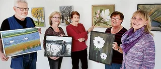 Seniorer visar sina alster i Warmbadhuset