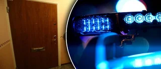 Påverkad man sparkade sönder dörr