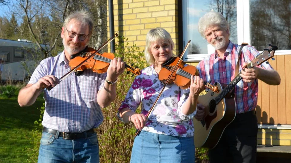 Rikskända. Peter Pedersen, Eva Blomquist Bjärnborg och Bruno Bjärnborg kommer till Linköping.