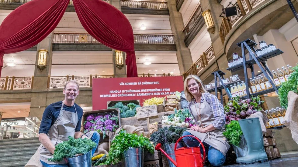 Olof och Magdalena Hermelin ställde ut sina ekologiska grönsaker på NK i Stockholm i helgen.