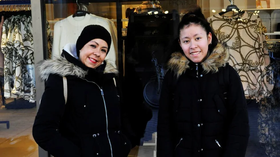 Mamma och dotter Nancy och Maria Gutierrez väljer allt mer vegetarisk mat. Maria Gutierrez äter både kött och vegetariskt. Hon väljer vegetariskt med tanke på djurhållningen.
