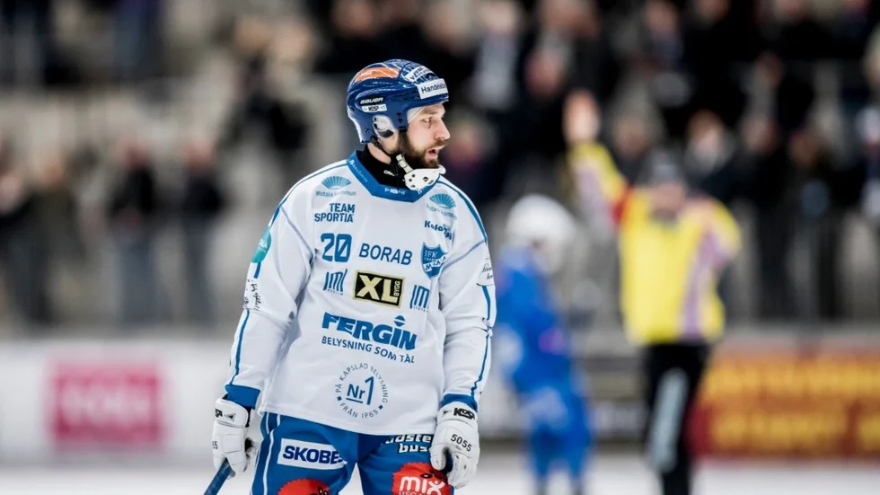 171110 Motalas Vitaliy Klyushanov under bandymatchen i Elitserien mellan Vnersborg och Motala den 10 november 2017 i Vnersborg.
Foto: Sebastian Lamotte / BILDBYRN / Cop 103
