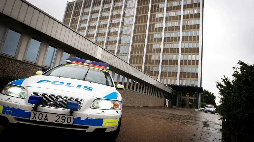 Mordförsök. Två personer sitter anhållna misstänkta för mordförsök i Norrköping.