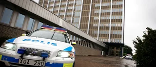 Kastade ut knarkpåse genom fönstret
