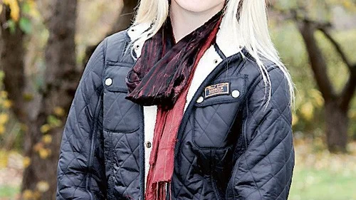 Ebba Gustavsson är 15 år och har haft diabetes sedan hon var sju. Hon får sin vardag att fungera ungefär som vilken tonåring som helst, men kan bli lite trött på att alltid behöva planera och sällan kunna vara spontan.