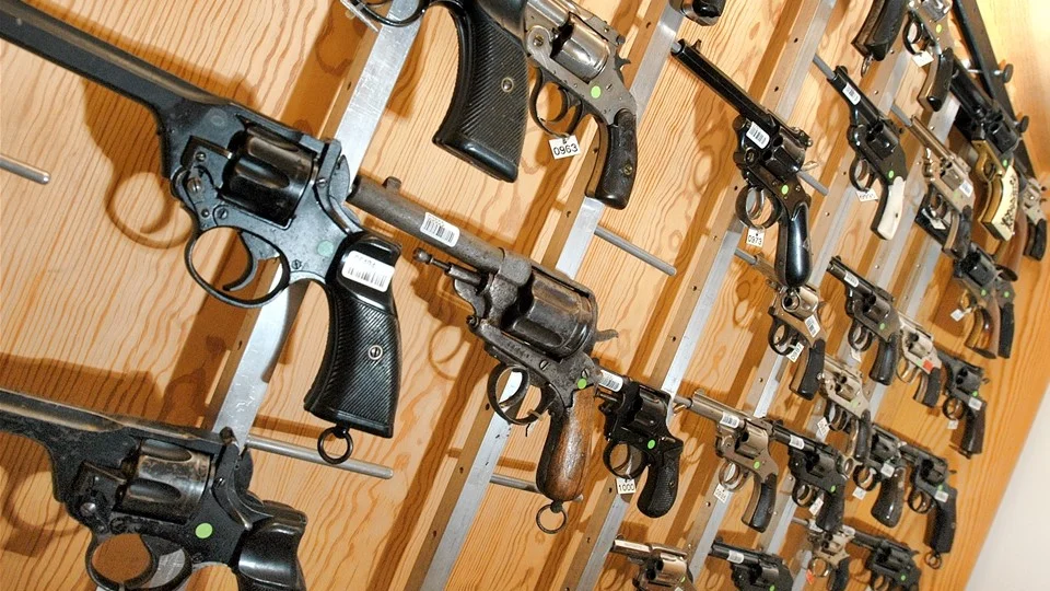 Snart väntar en ny vapenamnesti. Det primära syftet under perioden är att minska förekomsten av illegala vapen i samhället. Foto: Göran Billesson, Polisens pressbild