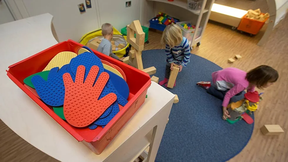 Förskoleflytt. Boende i Borensberg måste åka till Motala om de vill besöka öppna förskolan framöver.