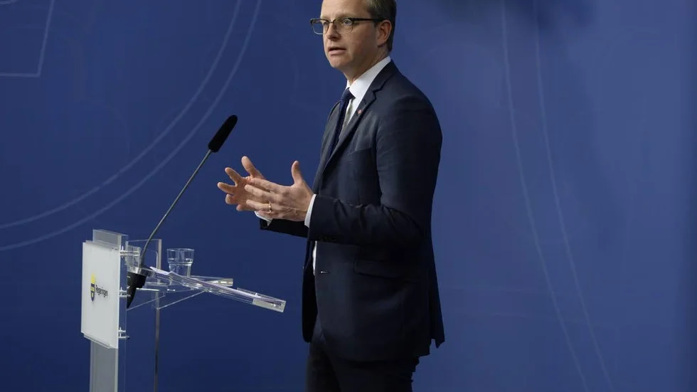 Företagande.
Det är obegripligt att näringsminister Mikael Damberg är beredd att medverka till att många småföretagare drabbas av en skattechock.