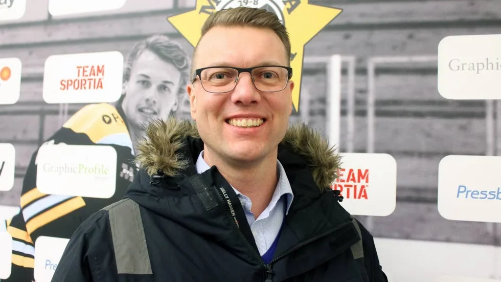 MAIFBAS. Peter Björnholm har inte bestämt sig än om han vill fortsätta leda Motala AIF:s ishockeyklubb eller inte.