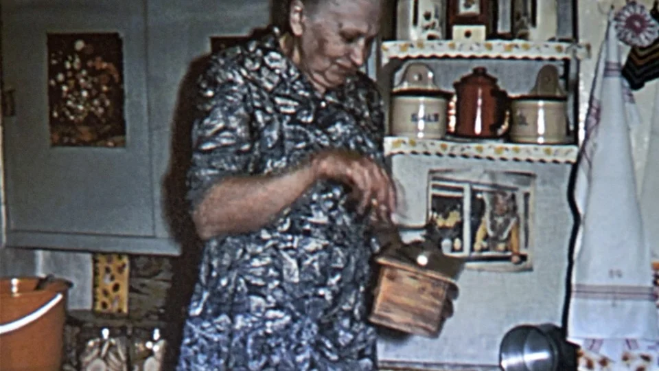 Bilden visar Linnea Gustavsson från Gillis Johanssons film om kanske Sveriges sista backstugusittare. Foto: Gillis Gustavsson