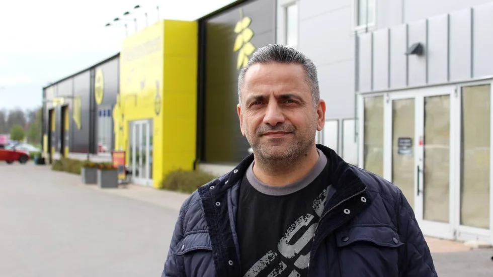 La Stella. "Det verkar finnas ett stort behov här, jag får varje dag frågan om när jag ska öppna", säger Farid Roueil som ska driva pizzeria La Stella bredvid Mekonomen  i Ullstämma.