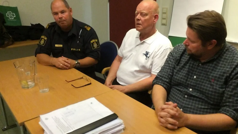 Håkan Karlsson, Ulf Larsson och Johan Hedin satt i panelen under Centerpartiets möte om ökad polisnärvaro inne på Valhall.