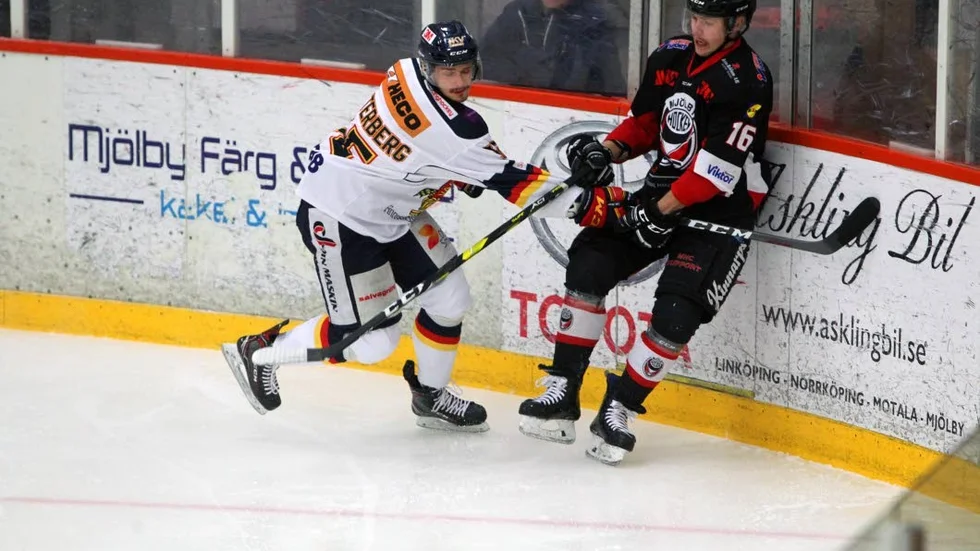 Även match två i playoff till ettan gick det förlängning för Mjölby HC och David Bremer. Just Bremer avgjorde för MHC som kvitterade till 1–1 i matcher.