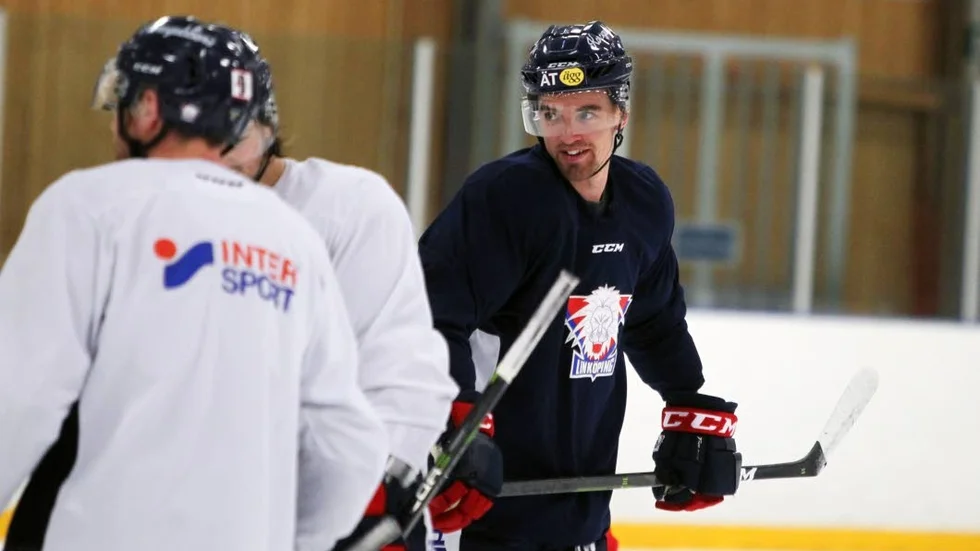 Efter tre vinster mellan jul och nyår är det uppåt för LHC och lagkaptenen Eddie Larsson. "Ska bli kul att jämföra HV nu med match två här. Då var de inte särskilt bra", säger han.