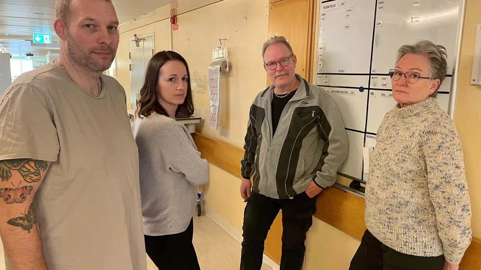 Undersköterskorna Fredrik Norrström, Susann Woltz, Mikael Lundin och Mary-Ann Gunnarsson är kritiska till Region Uppsalas beslut att stänga geriatriken i Tierp och flytta verksamheten till Akademiska sjukhuset i Uppsala.