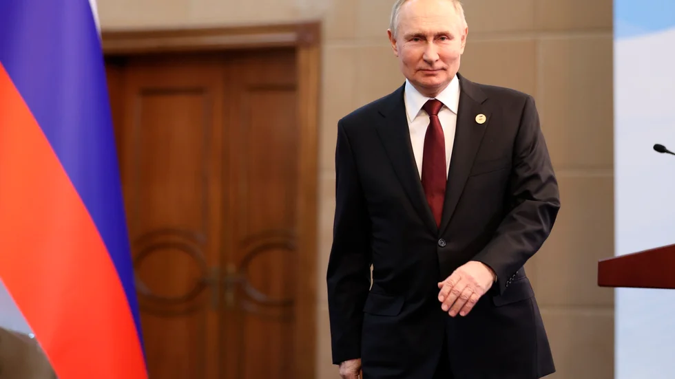 Rysslands president Vladimir Putin inför presskonferens i Bisjkek.