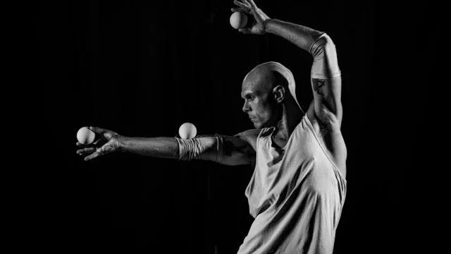 Spektakulära trick. David Eriksson kommer till Luleå den 11 oktober med sin föreställning "Pink on The Inside".