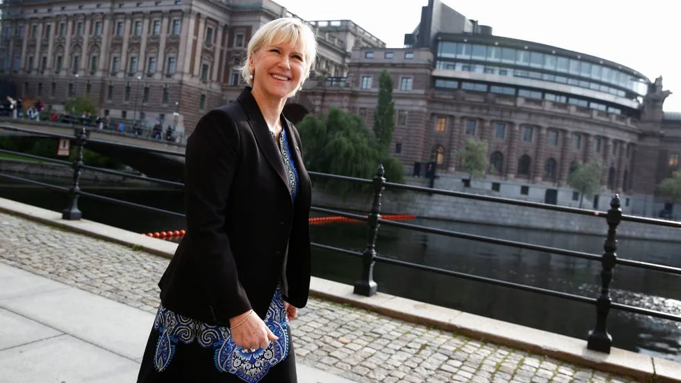 UD-CHEFEN. En viktig uppgift för nya utrikesministern Margot Wallström (S) och hela regeringen blir att förankra utrikes- och säkerhetspolitiken bättre hos det svenska folket. Det har försummats under många år.