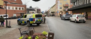 Stor insats i centrala Strängnäs – polisen på plats med flera styrkor
