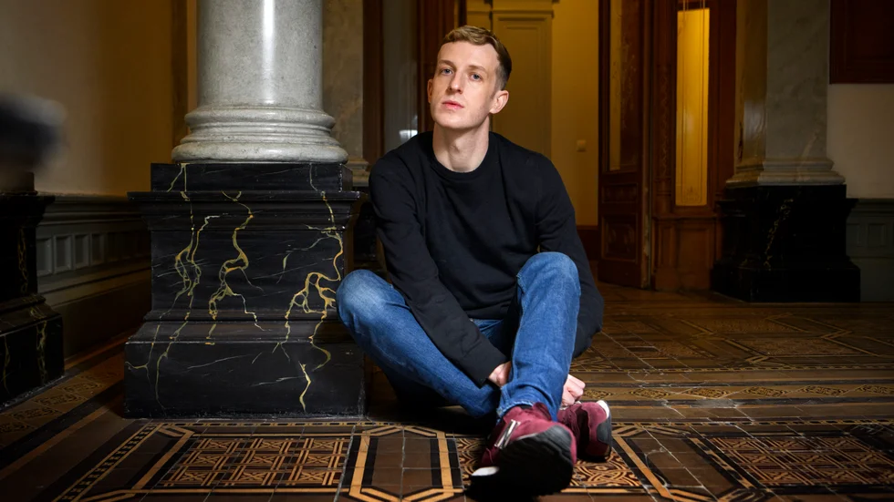 Édouard Louis (född 1992) är en fransk författare. Han slog igenom 2014 med debuten "Göra sig kvitt Eddy Bellegueule". Senast gav han 2022 ut boken "En kvinnas frigörelse".