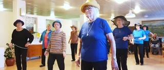 Show i Kiruna: Linedanceuppvisning på mötet, inklusive hattar!