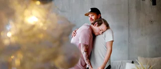 Realitystjärnan blixtförälskad – nu planerar han bröllop och barn med sin Emil: "Ett riktigt jävla gaybröllop med svanar i poolen"