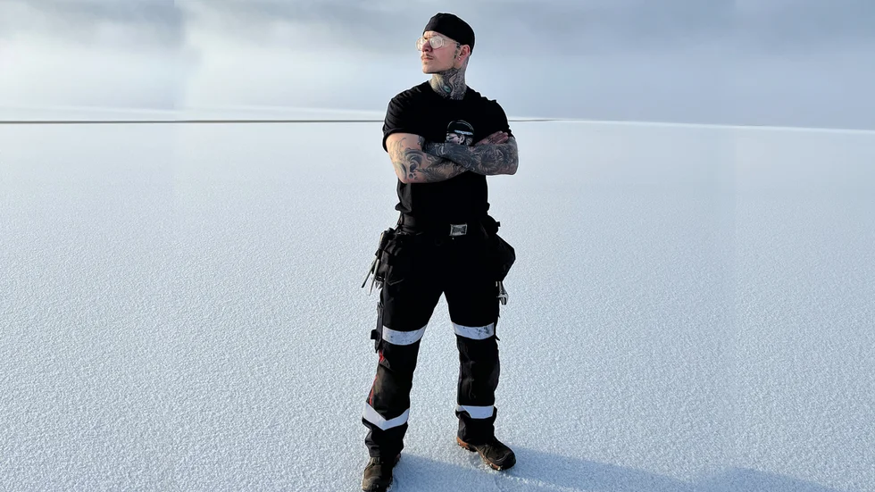På kort tid har Richard Persson fått stor uppmärksamhet för sin karaktär Gruvknegarn. Hans Tiktok-filmer har flera miljoner tittningar och på Spotify har hans två låtar spelats över 300 000 gånger.