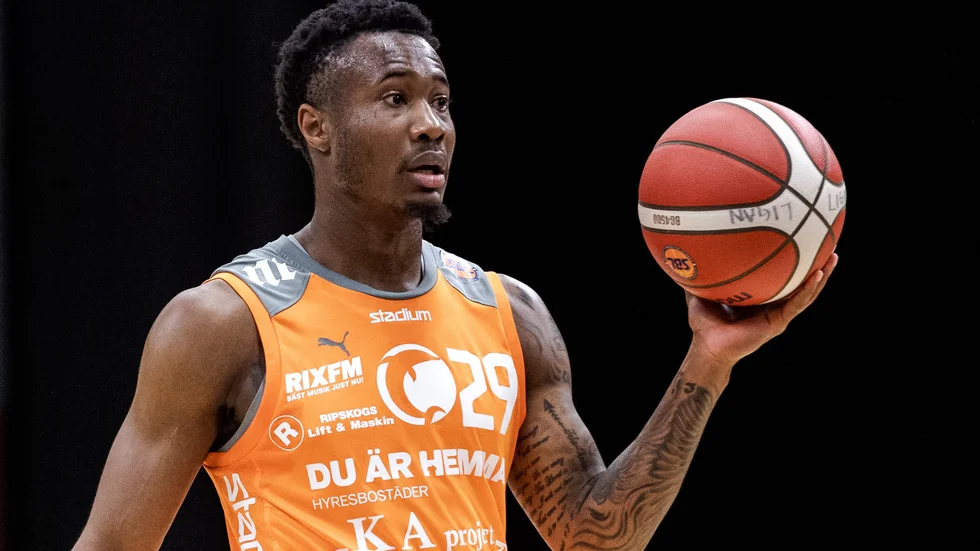 Koby McEwen gick från Dolphins till G-League.