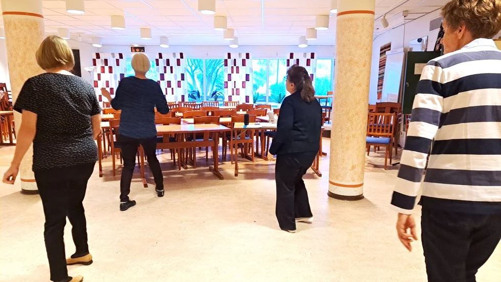 PRO Björkskatans Linedance-grupp träffas och dansar varje torsdag.