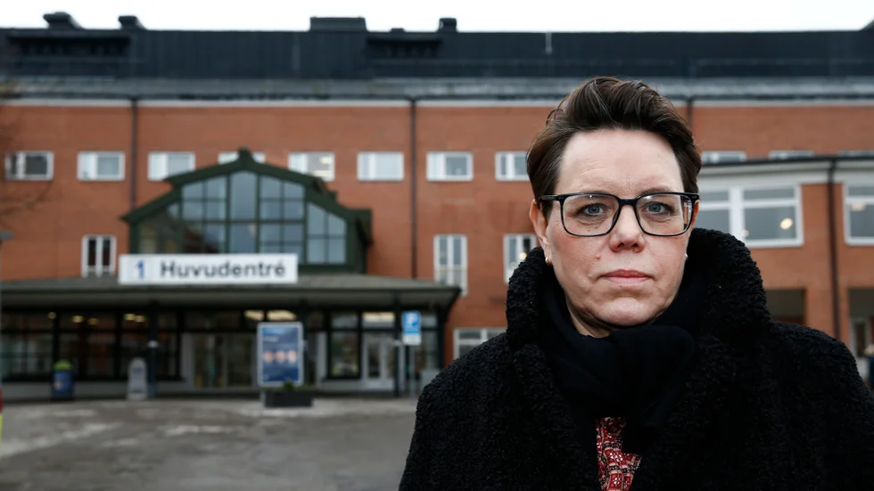 Marie Morell är oroad över Region Östergötlands ekonomi efter delårsrapporten som visar ett minus på en kvarts miljard kronor.