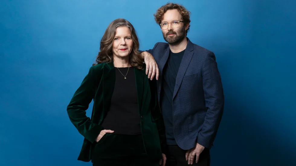 Lena Nordlund och Robin Olin leder nyhetspodden "Dagens eko". Pressbild.