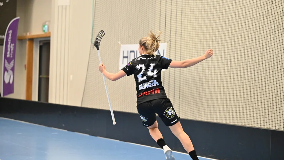 Elin Hultman stod för ett hattrick när Gamla Stan besegrade Dalen med uddamålet.