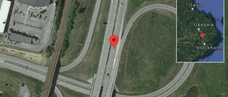 Lastbil stillastående på E4 - helt stopp i ett körfält
