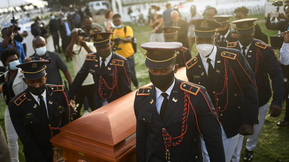 Haiti befinner sig i en allt djupare politisk och ekonomisk kris efter mordet, med kriminella gäng som kontrollerar stora delar av landet. Bilden är från Moïses begravning.