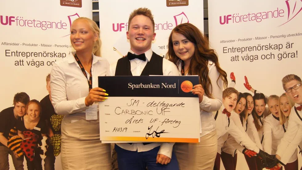 VINNARE. Daniéla Hedströms, Jens Lahtis och Emma Supponen Isacssons Carbonic blev Årets UF-företag och ska representera Norrbotten på SM för ungdomsföretag i Stockholm.